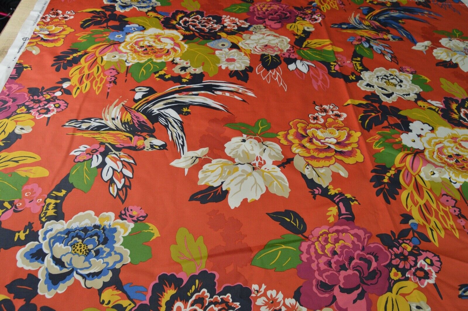 The design Archives grand floral fabric fent remnant w137cm x 119 cm ...