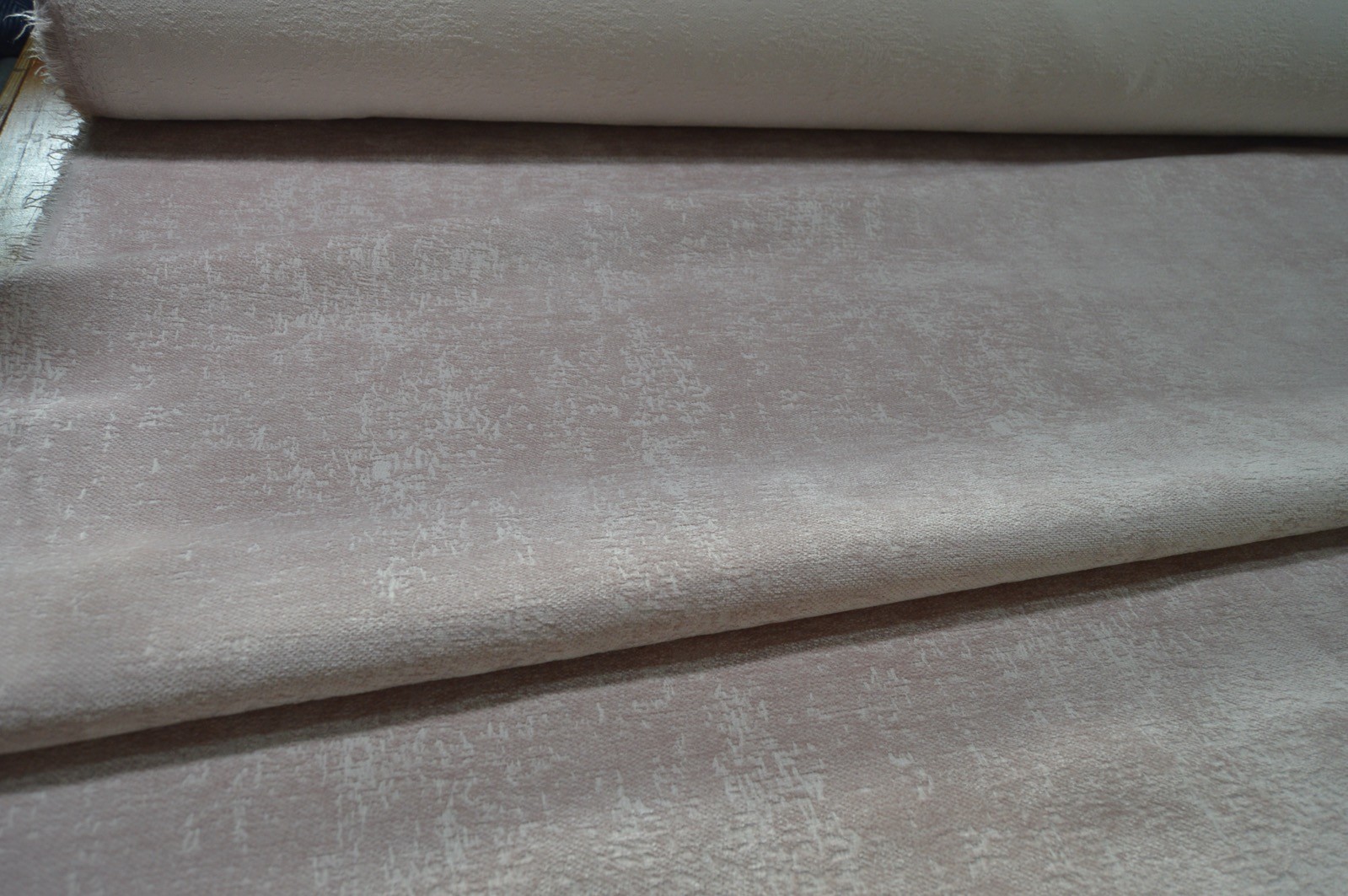 upholstery fabric baby pink textured chenille robust - Image 3