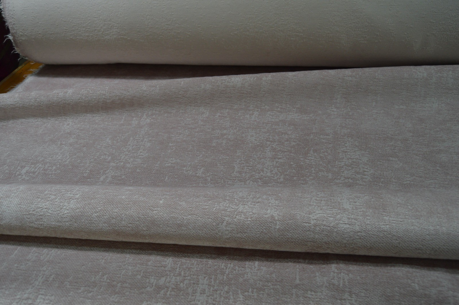 upholstery fabric baby pink textured chenille robust - Image 6