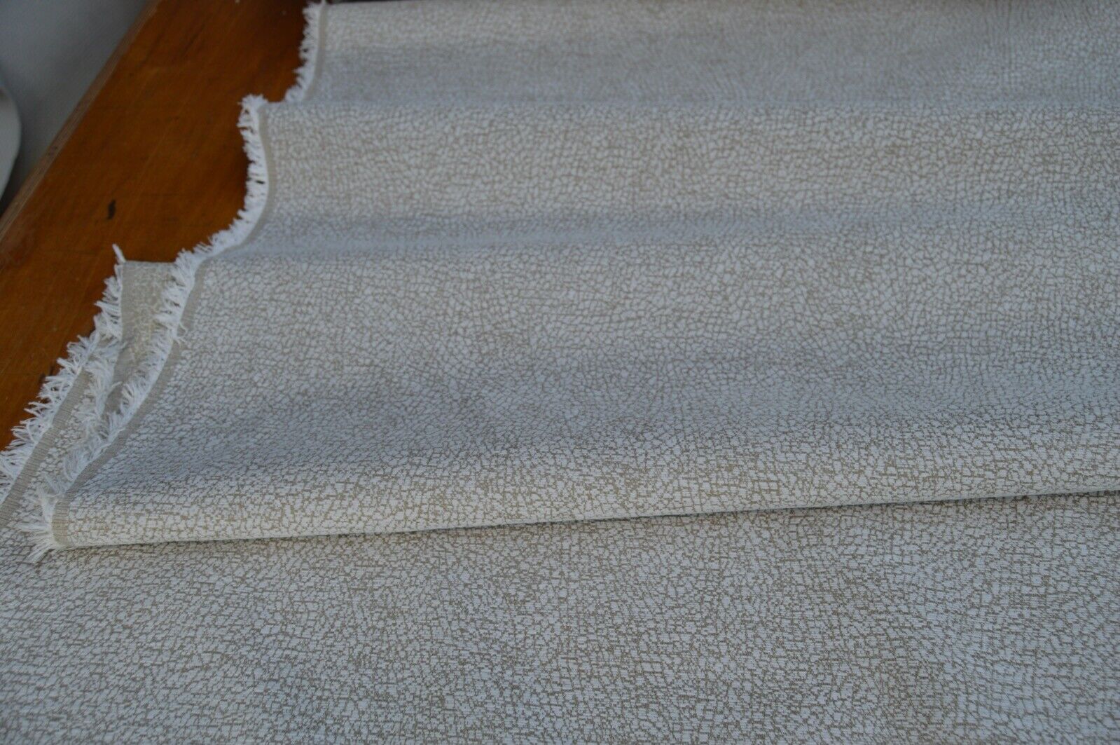 upholstery fabric cream and natural shades crackled design chenille robust - Image 4
