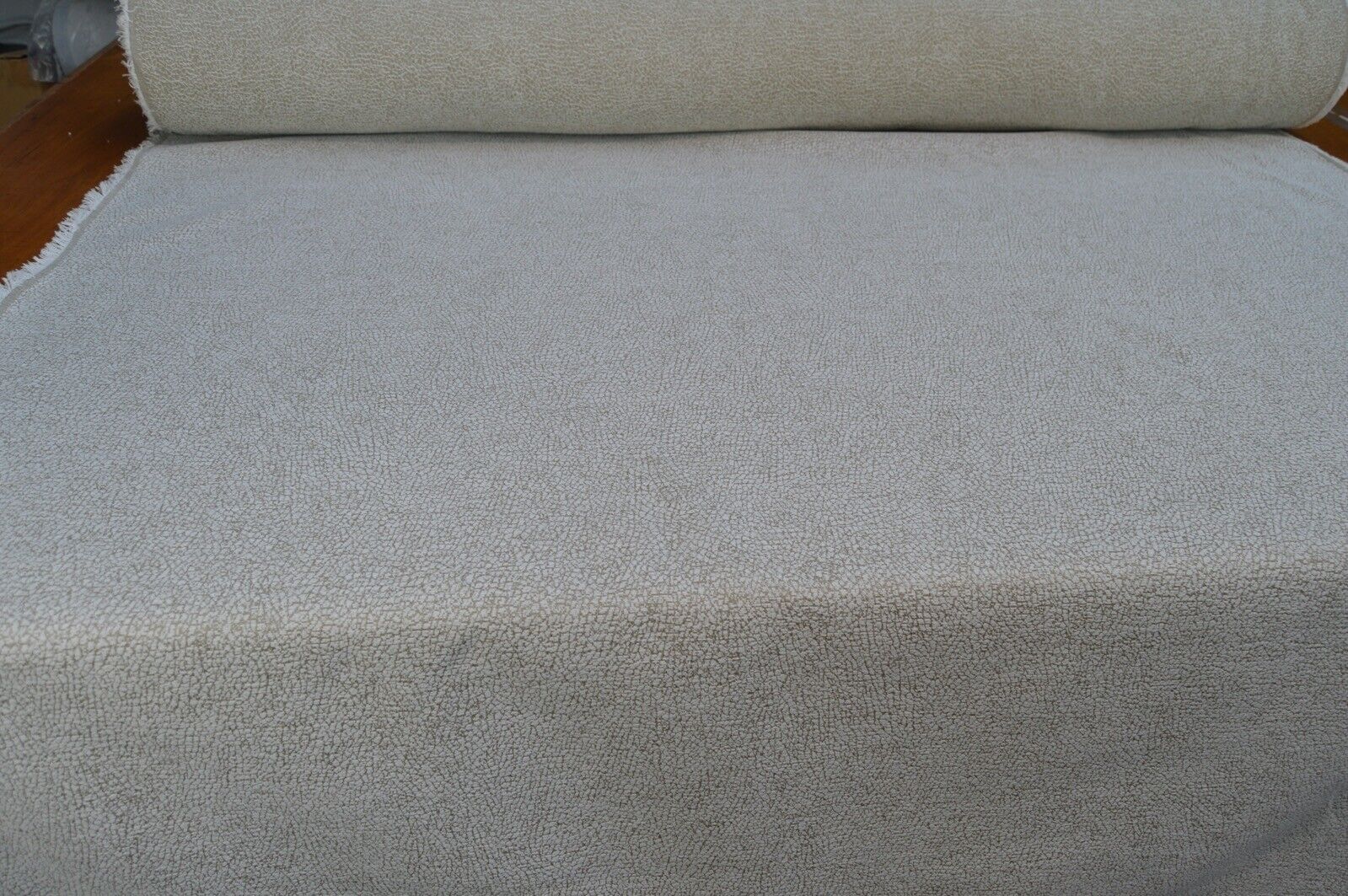 upholstery fabric cream and natural shades crackled design chenille robust - Image 7